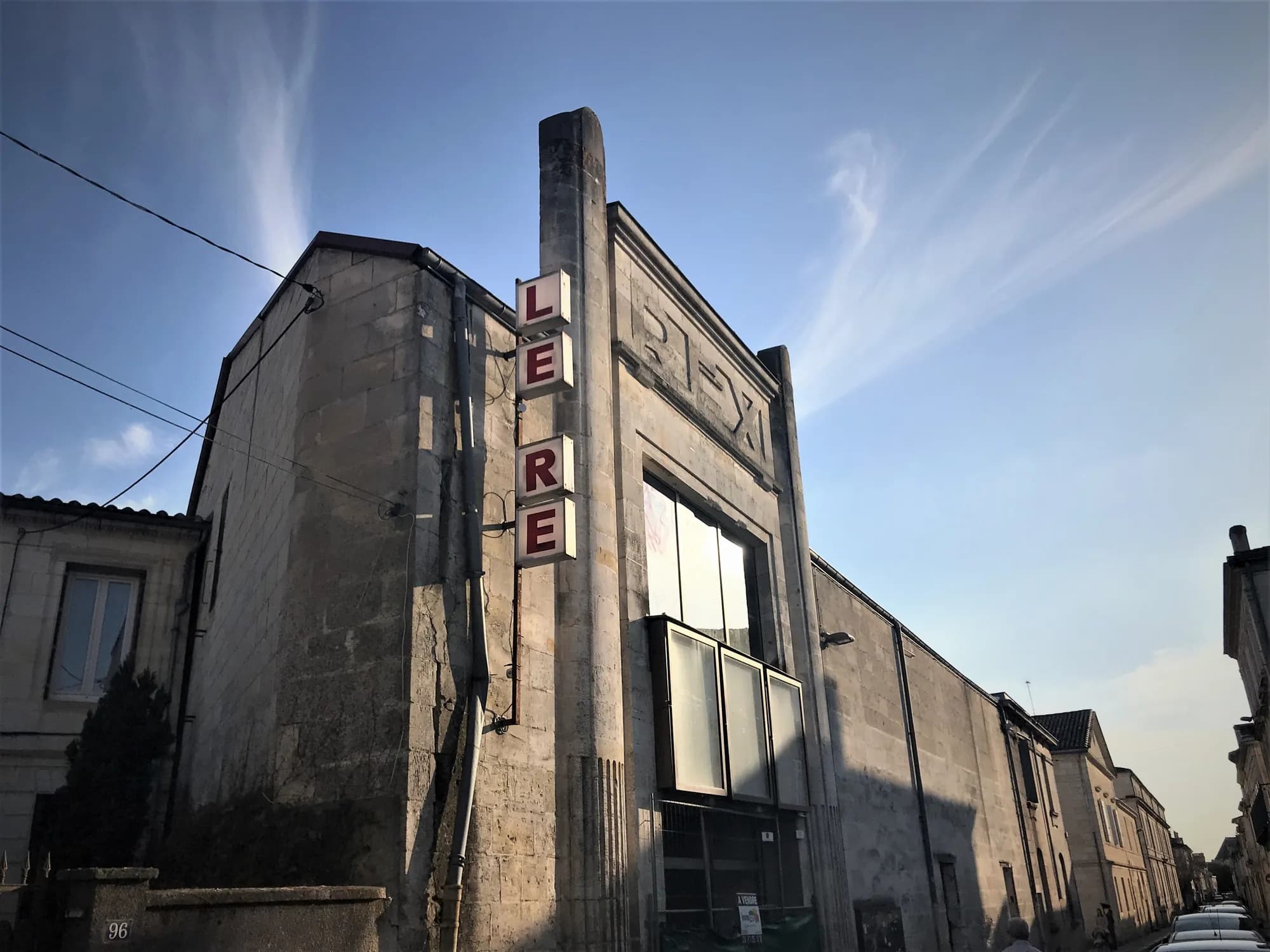 L’existant — le fronton et son enseigne